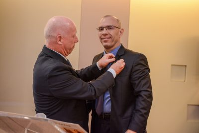 O ex-presidente da Febrafite, Roberto Kupski, homenageando o atual, Juraci Braga