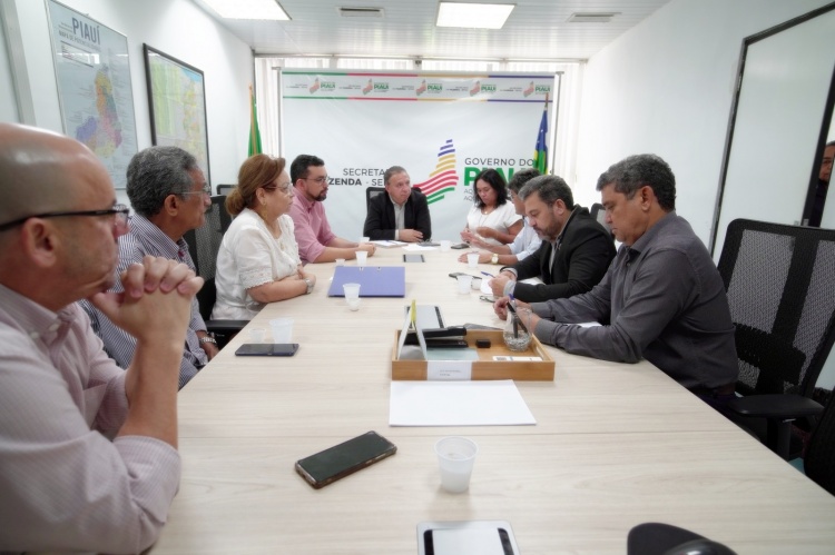 Diretoria do SINAFFEPI se reúne com secretário da Fazenda