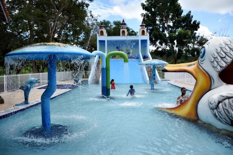Presidente da AAFFEPI inaugura parque aquático no Clube do Fiscal